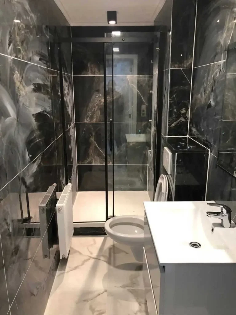 Salle de bain rénovée à Berloz avec douche à l’italienne moderne après travaux de plomberie