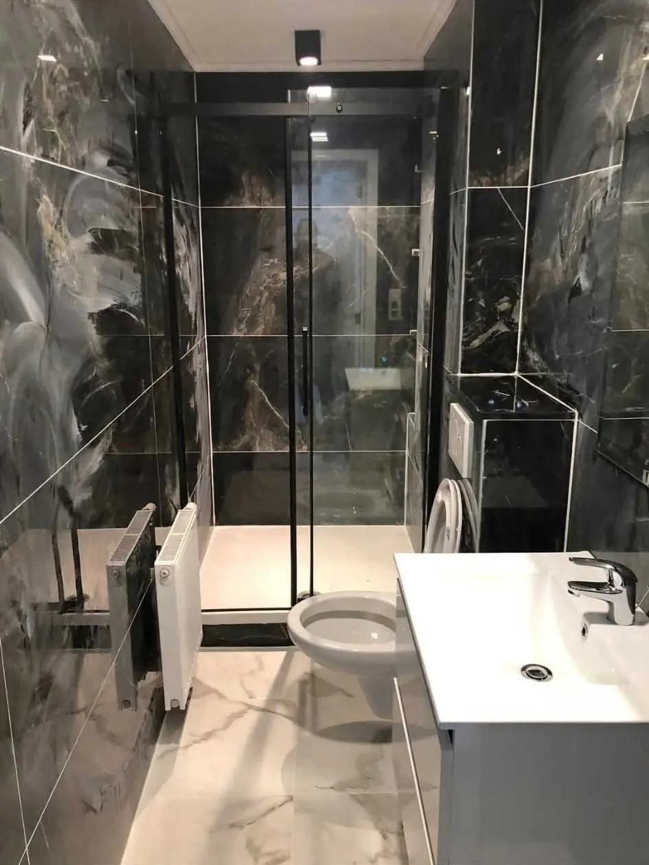 Salle de bain rénovée à Berloz avec douche à l’italienne moderne après travaux de plomberie